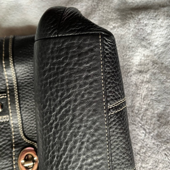 Coach - Picture 5 of 9